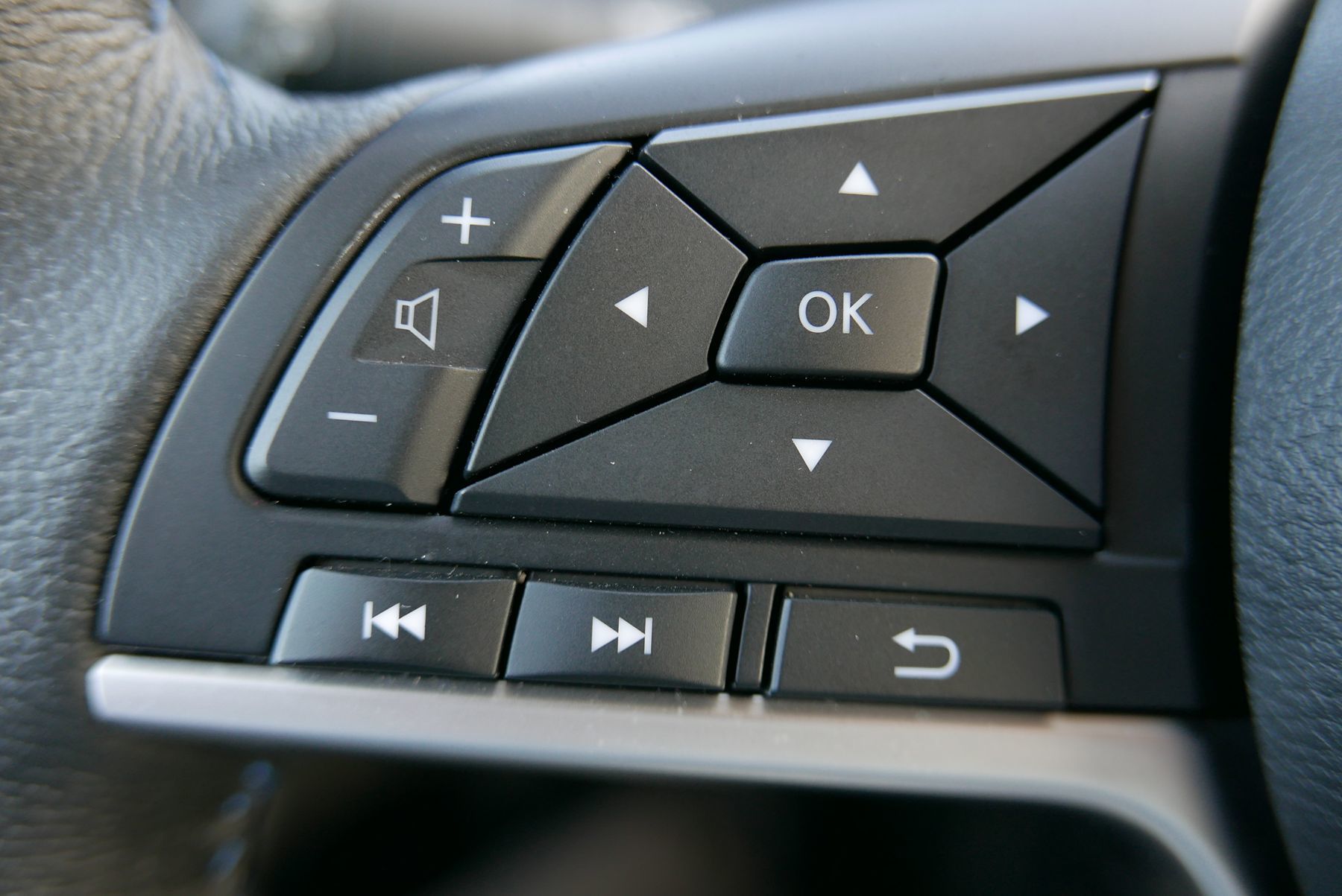 2025 Nissan Leaf SV Plus photo 18