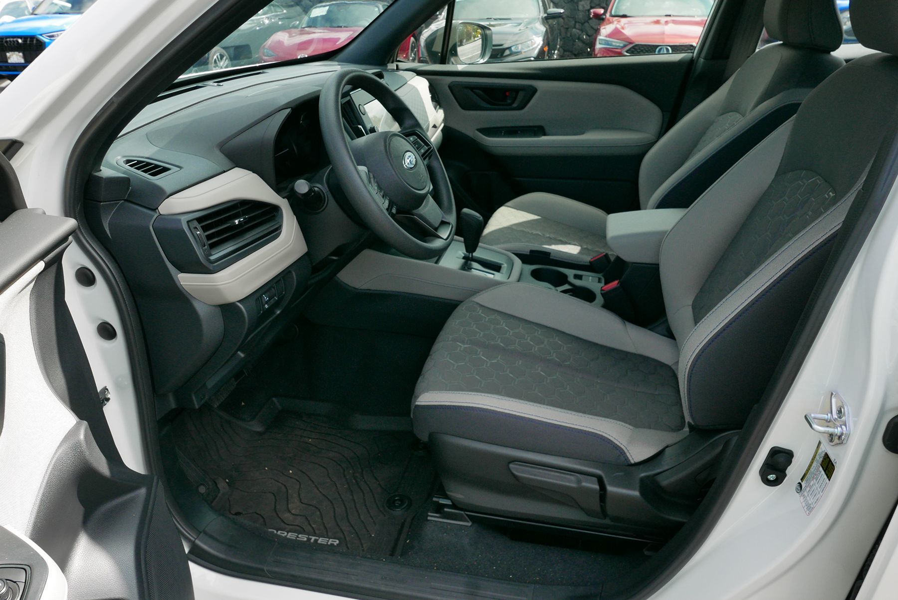 2025 Subaru Forester Base photo 9