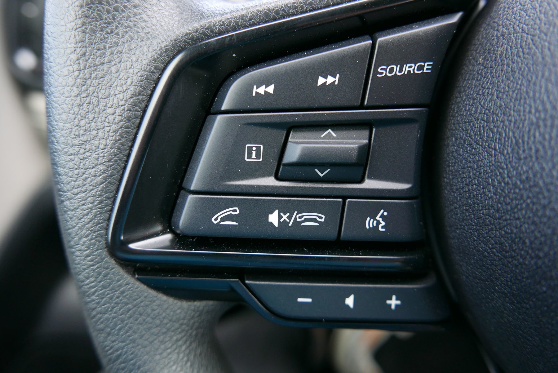 2025 Subaru Forester Base photo 18