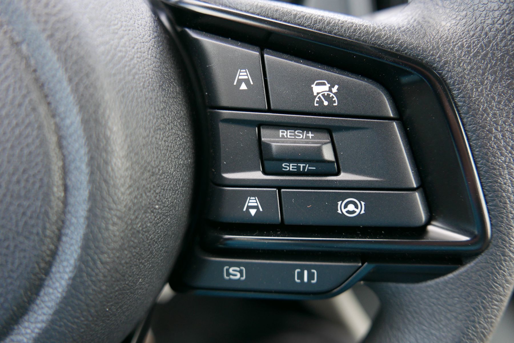 2025 Subaru Forester Base photo 19