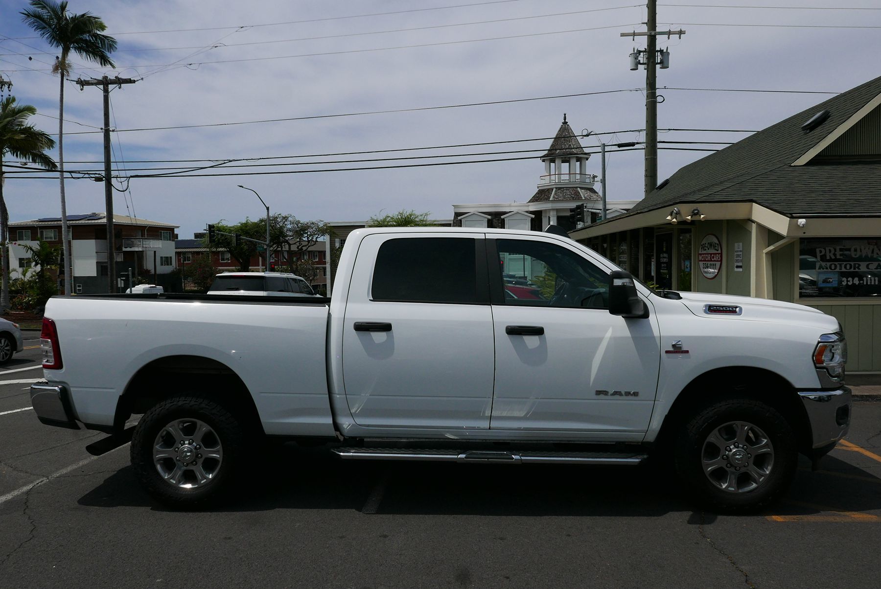 View vehicle photo 4