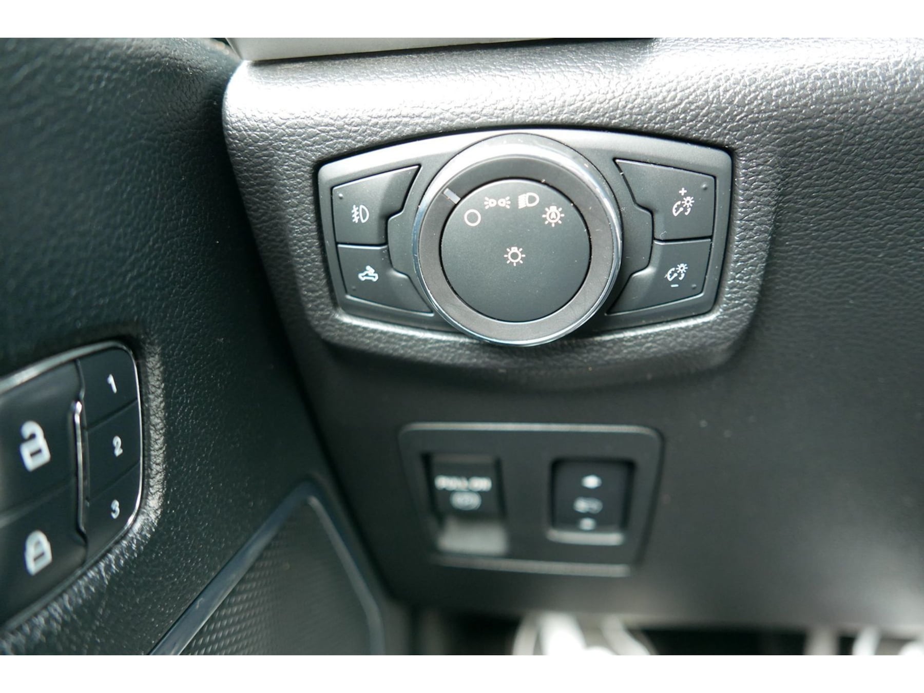 Ford F-150 photo 10