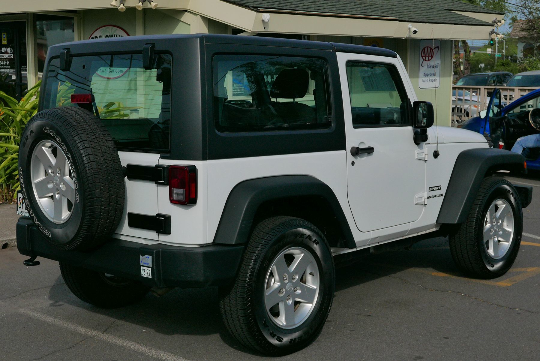 View vehicle photo 5