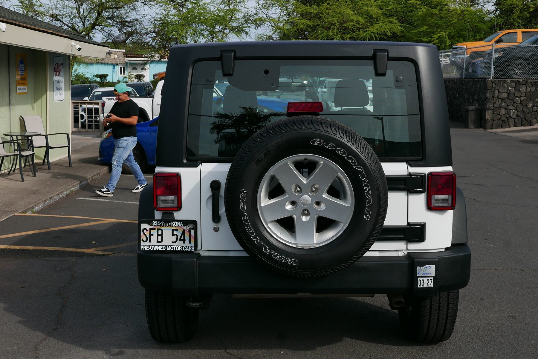 View vehicle photo 6