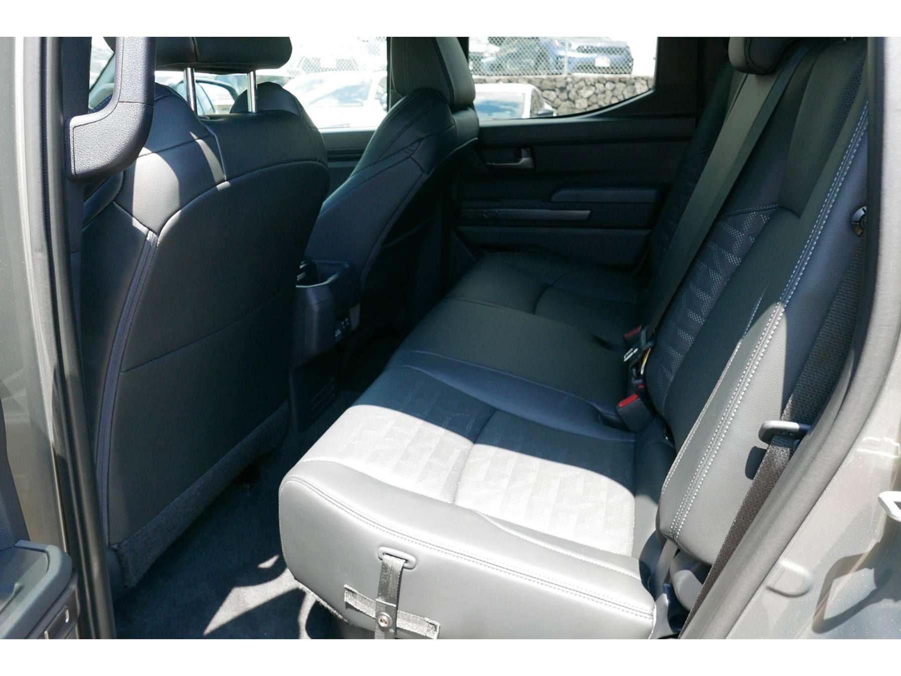 Toyota Tacoma photo 3