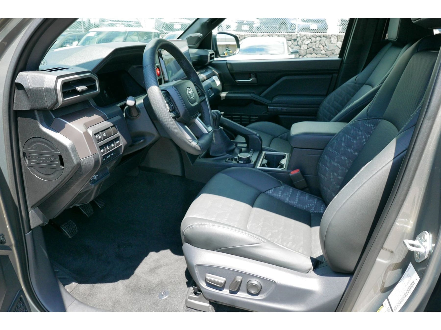 Toyota Tacoma photo 2