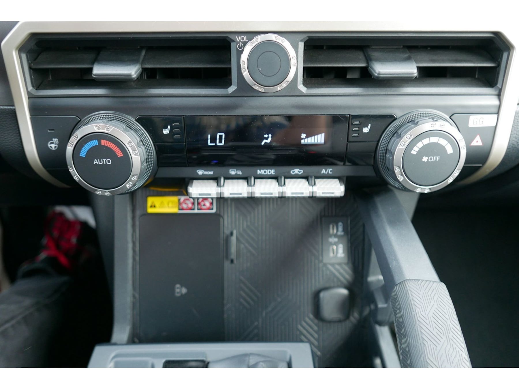 Toyota Tacoma photo 15