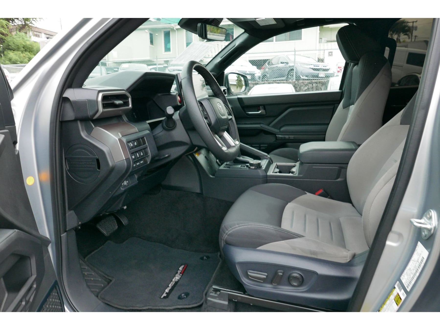 Toyota Tacoma photo 2