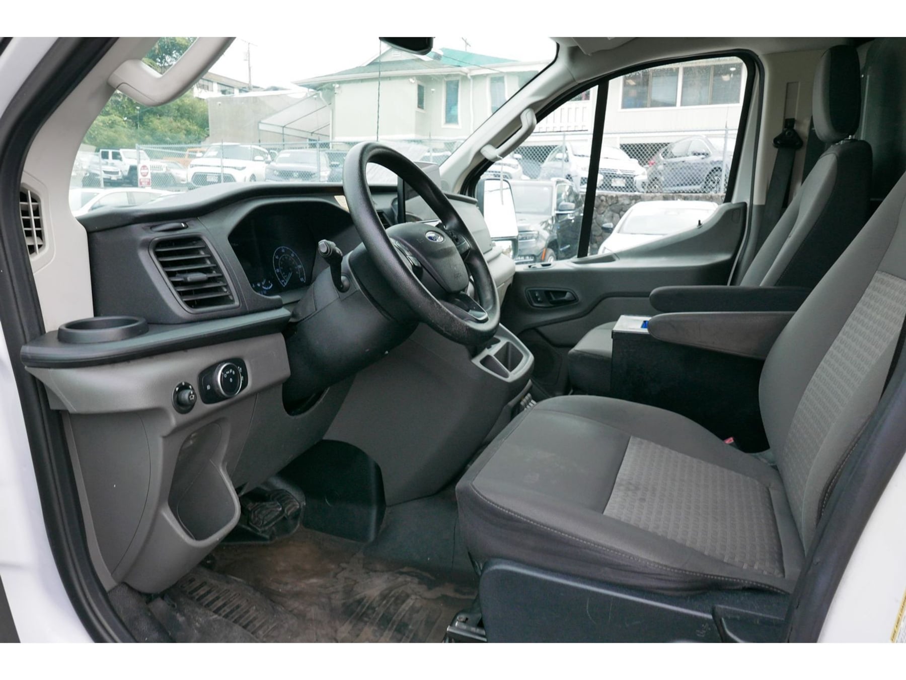 Ford Transit photo 2