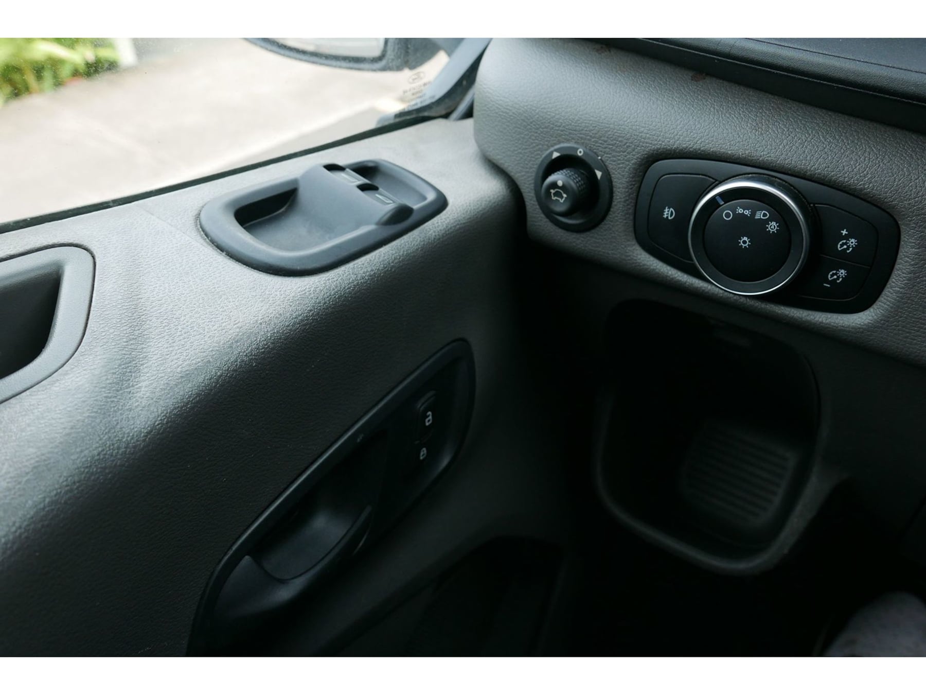 Ford Transit photo 8