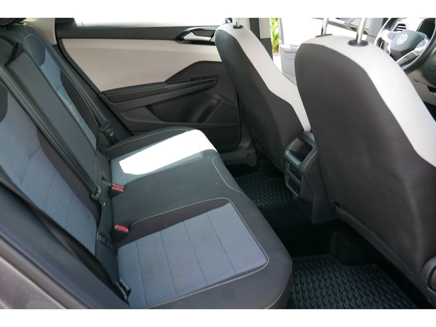 Volkswagen Taos photo 5