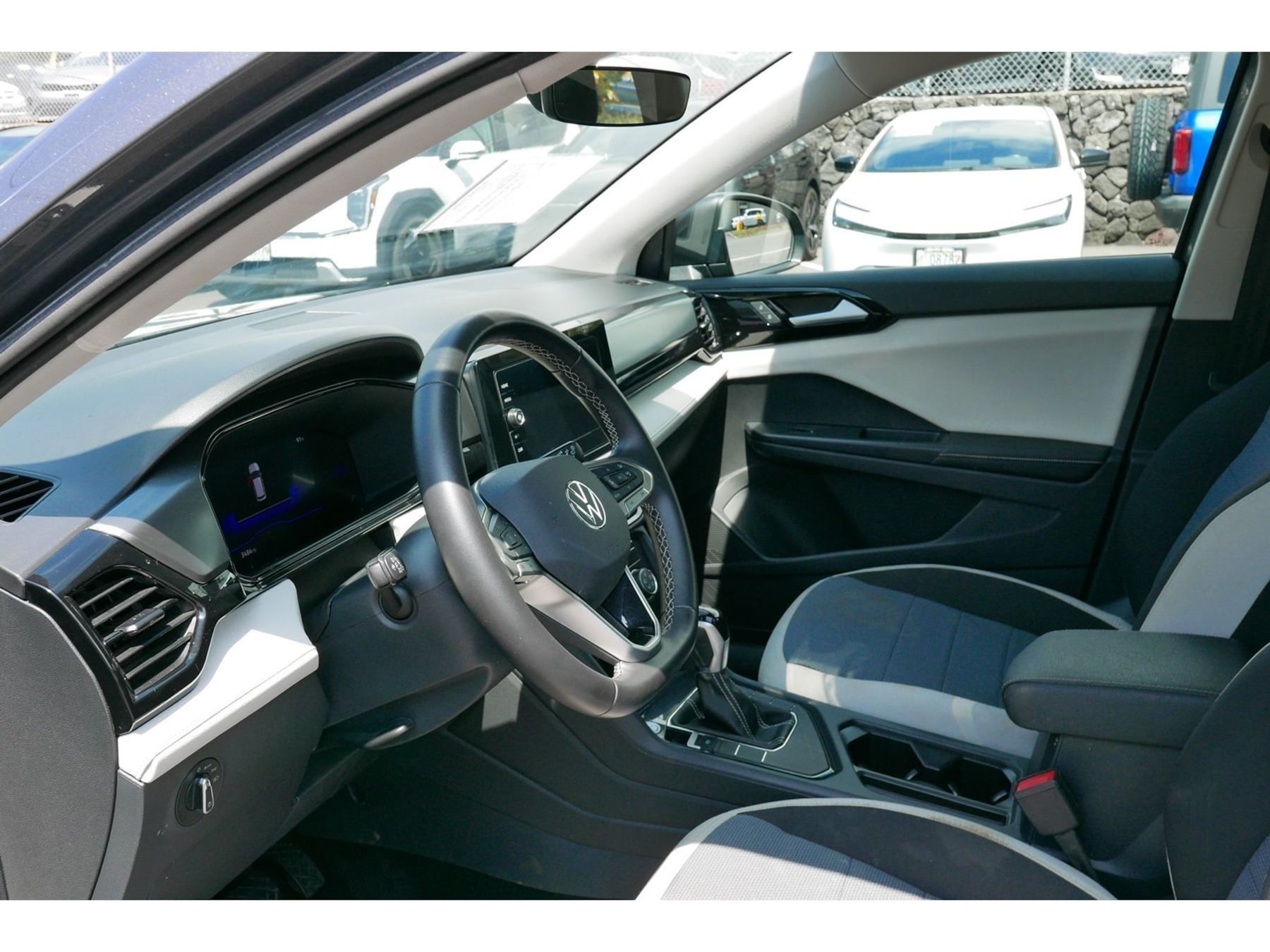 Volkswagen Taos photo 2