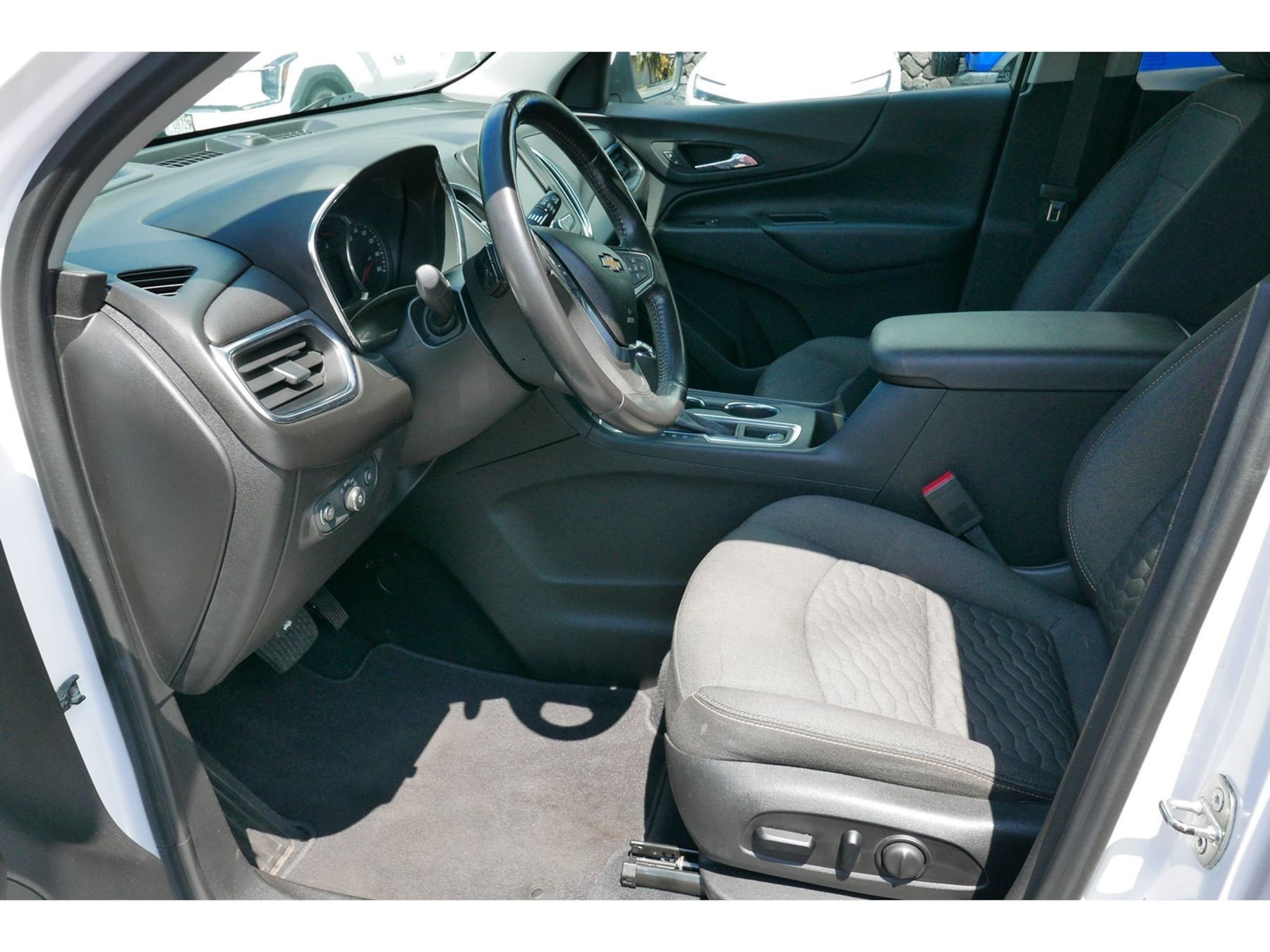 Chevrolet Equinox photo 2