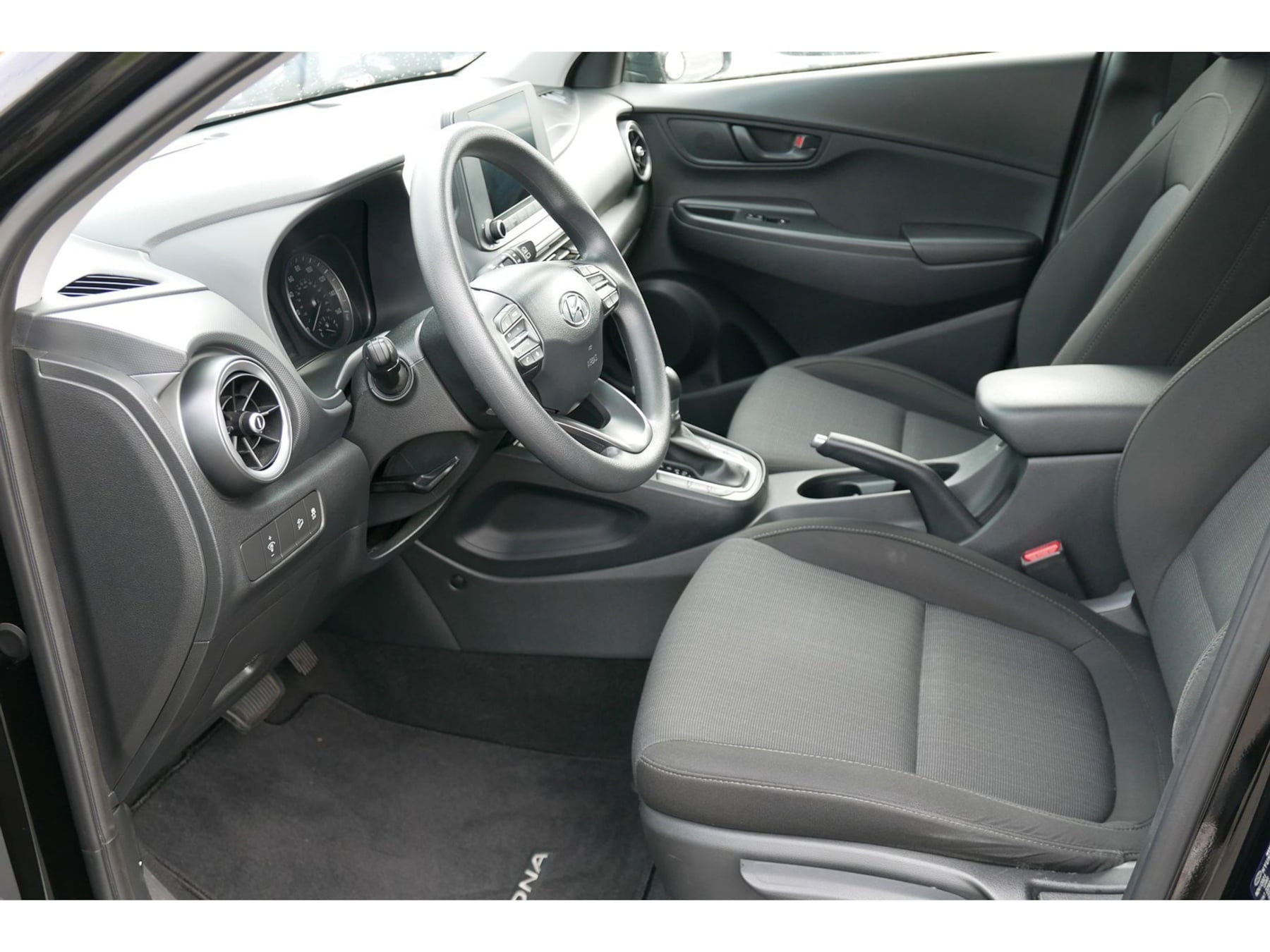 Hyundai Kona photo 2