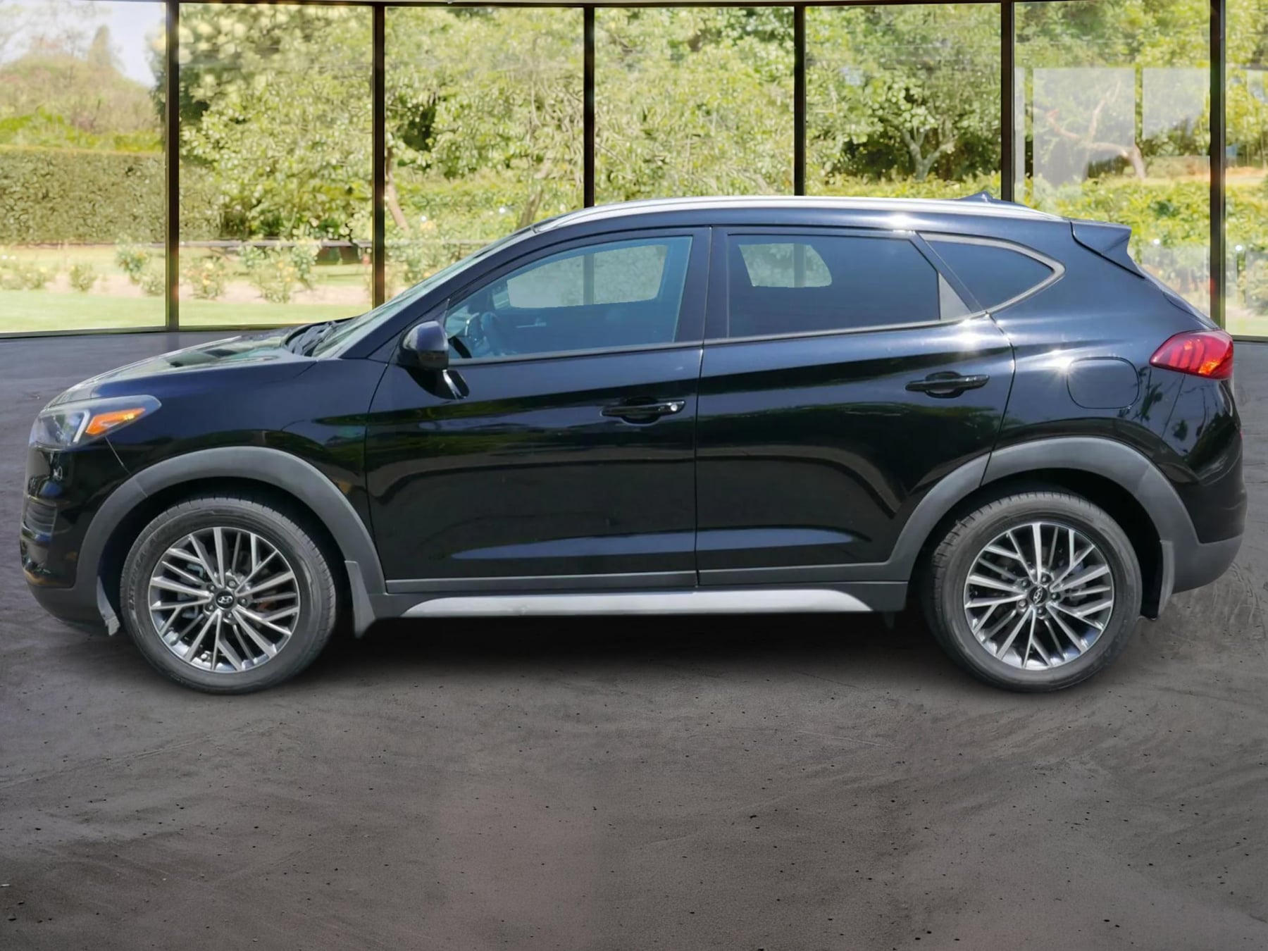 Photo 24 of this Hyundai Tucson