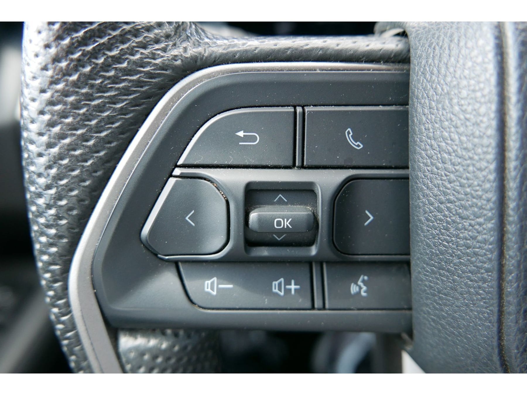 Toyota Tacoma photo 11