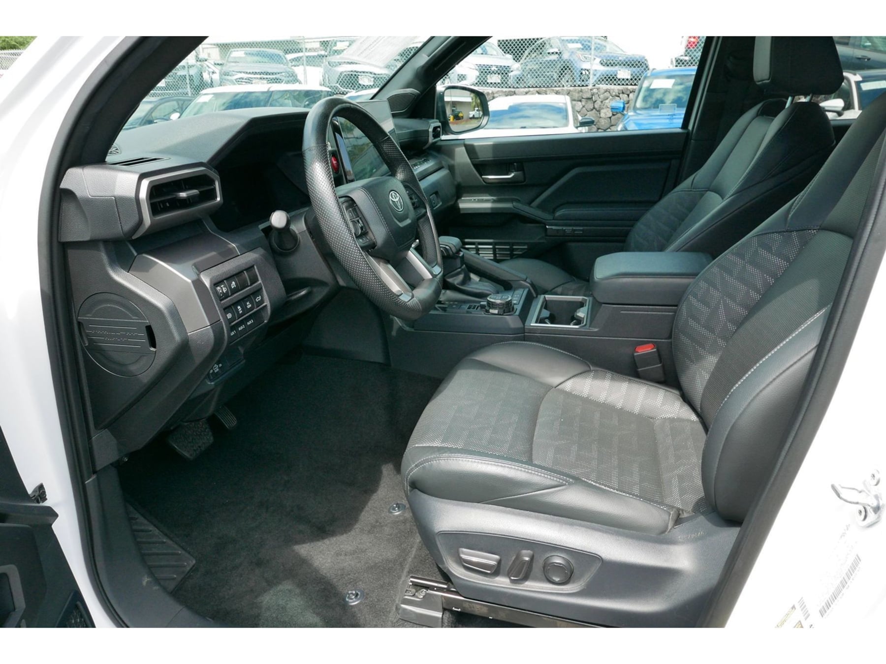 Toyota Tacoma photo 2
