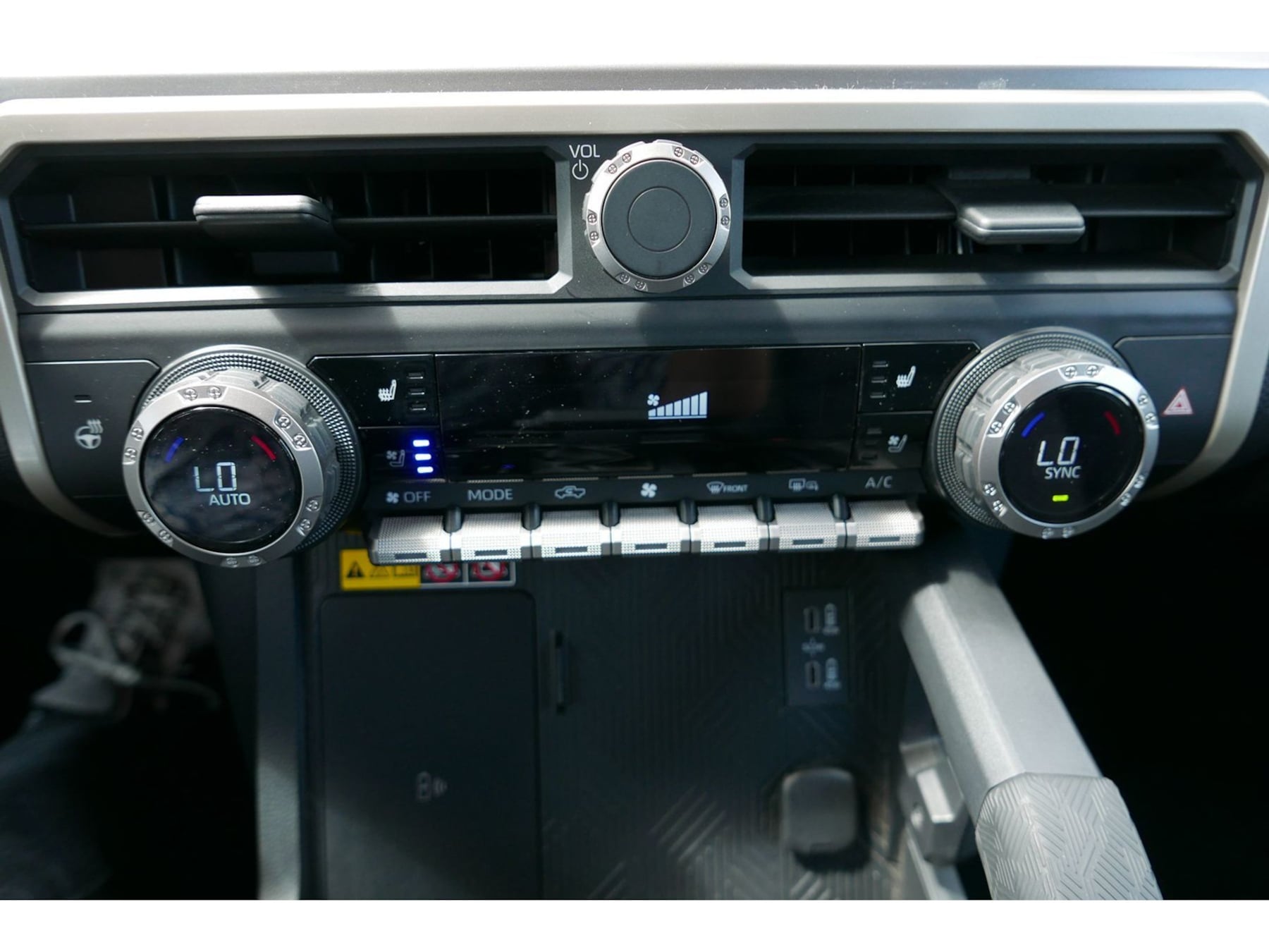 Toyota Tacoma photo 17
