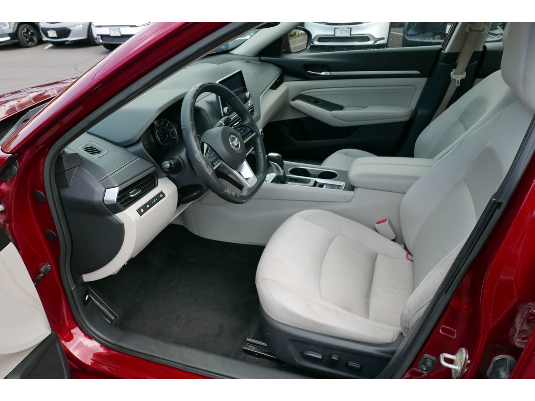 Nissan Altima photo 2