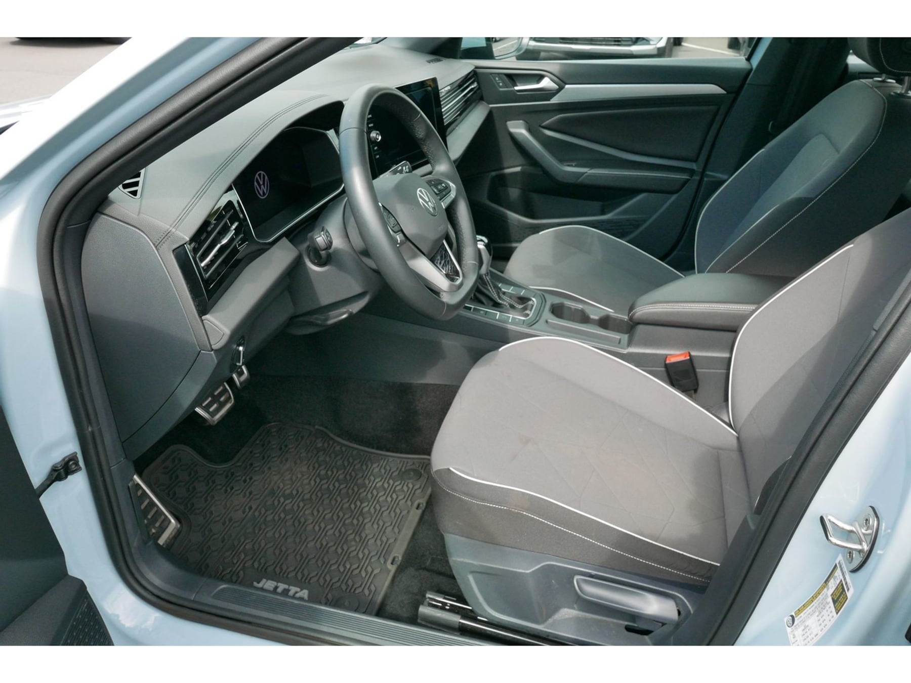 Photo 2 of this Volkswagen Jetta