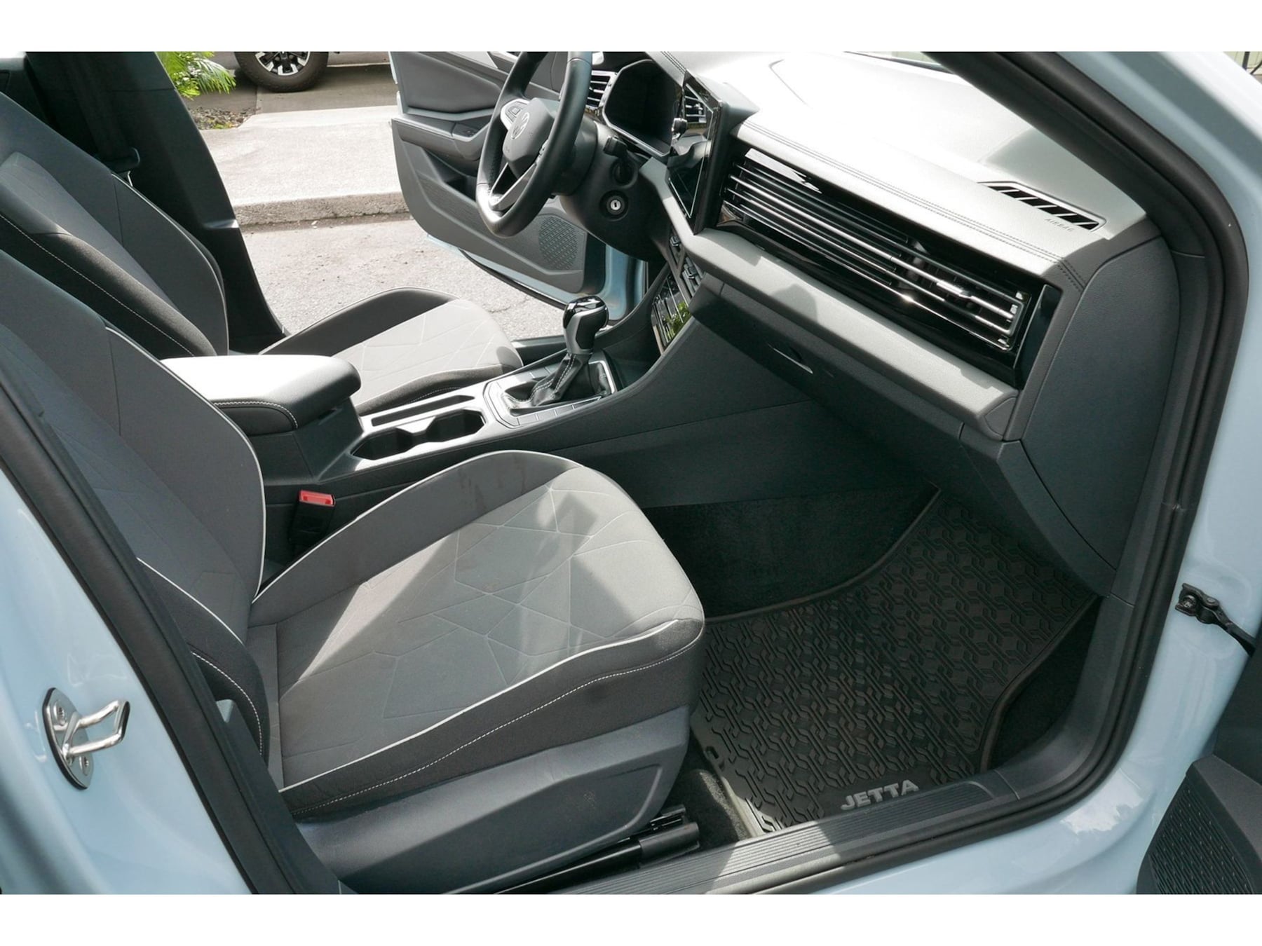 Photo 4 of this Volkswagen Jetta