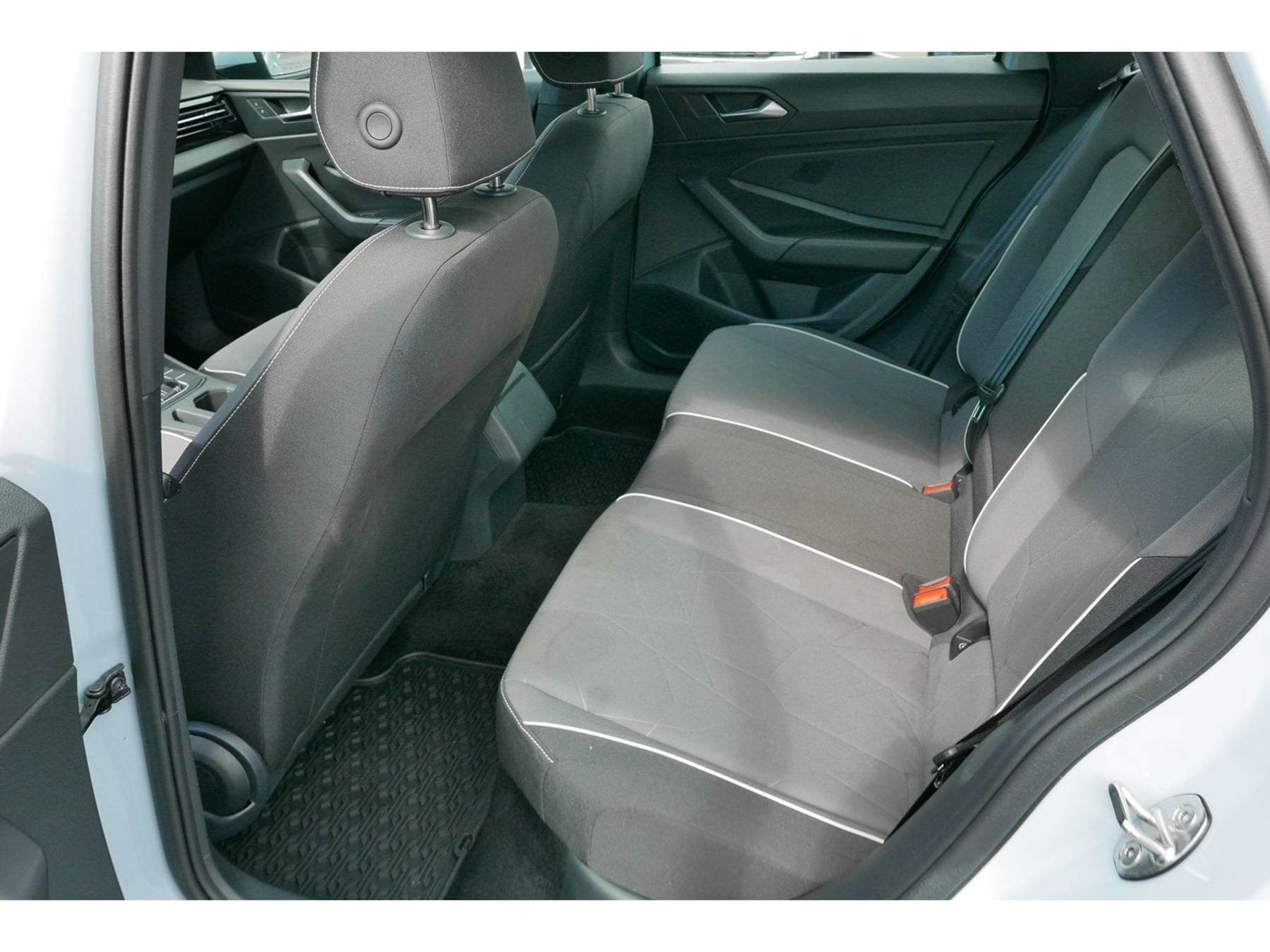 Photo 3 of this Volkswagen Jetta
