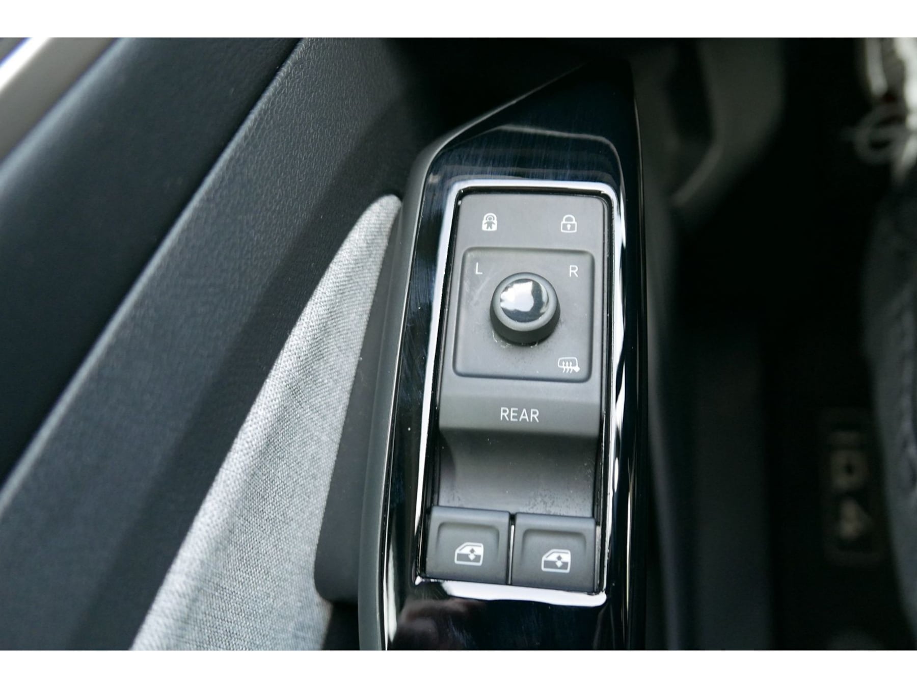 Volkswagen ID.4 photo 9