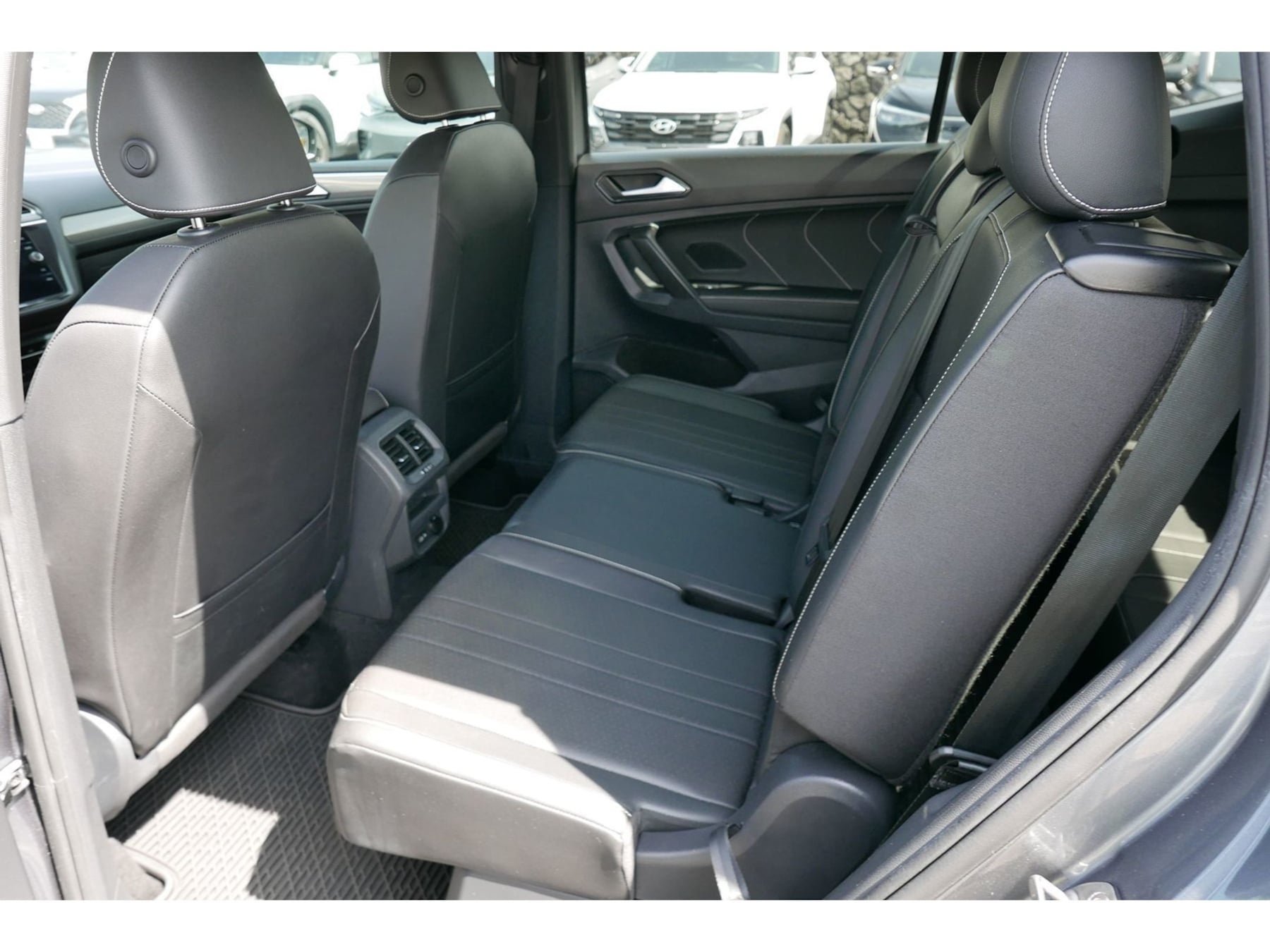 Photo 10 of this Volkswagen Tiguan