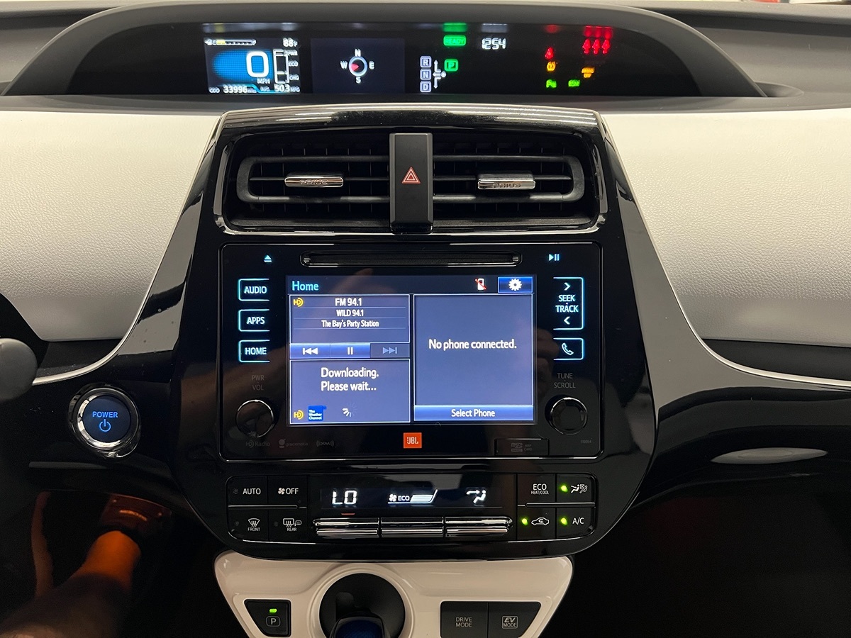 2017 Toyota Prius Four photo 4