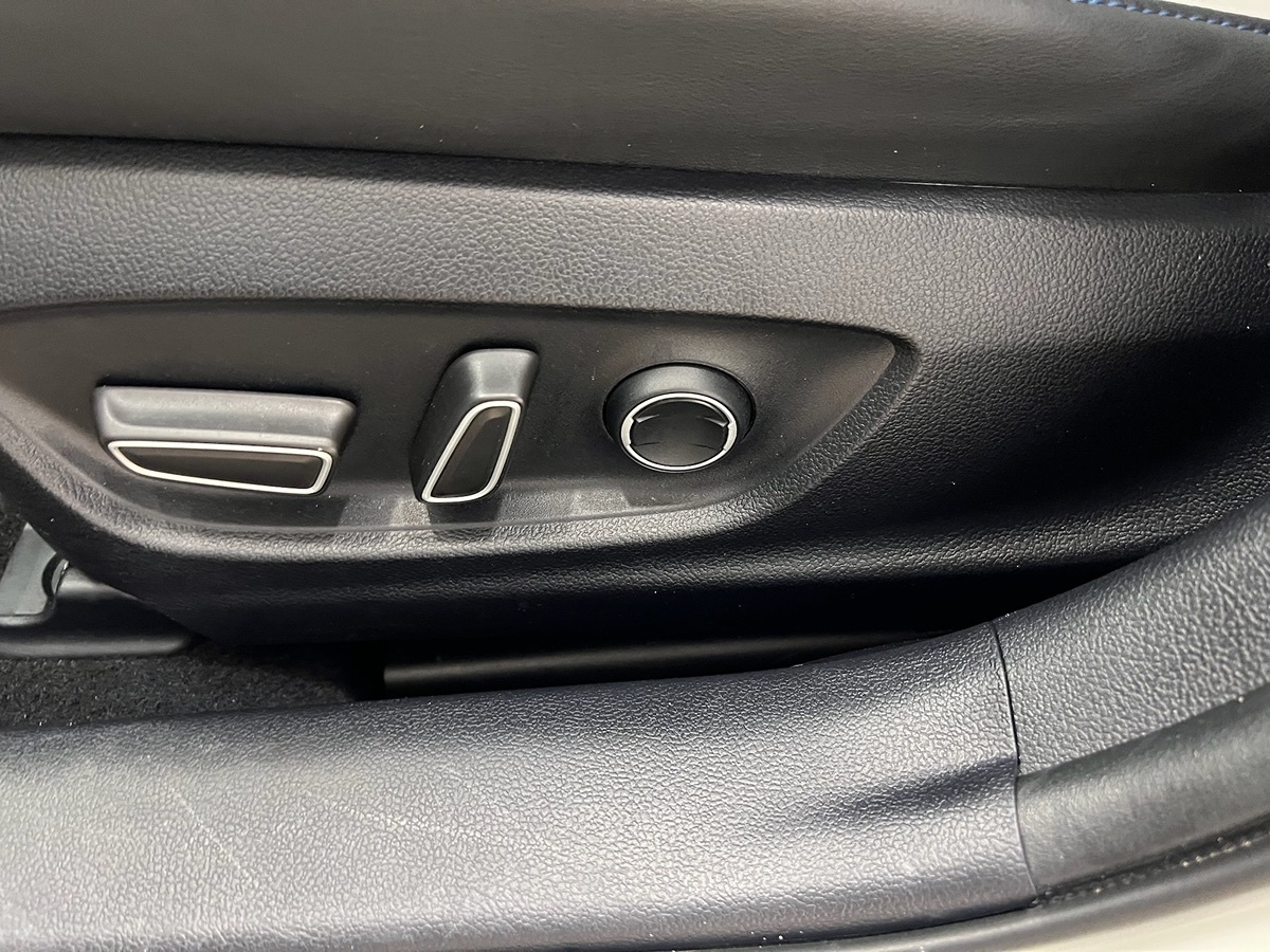 2017 Toyota Prius Four photo 5