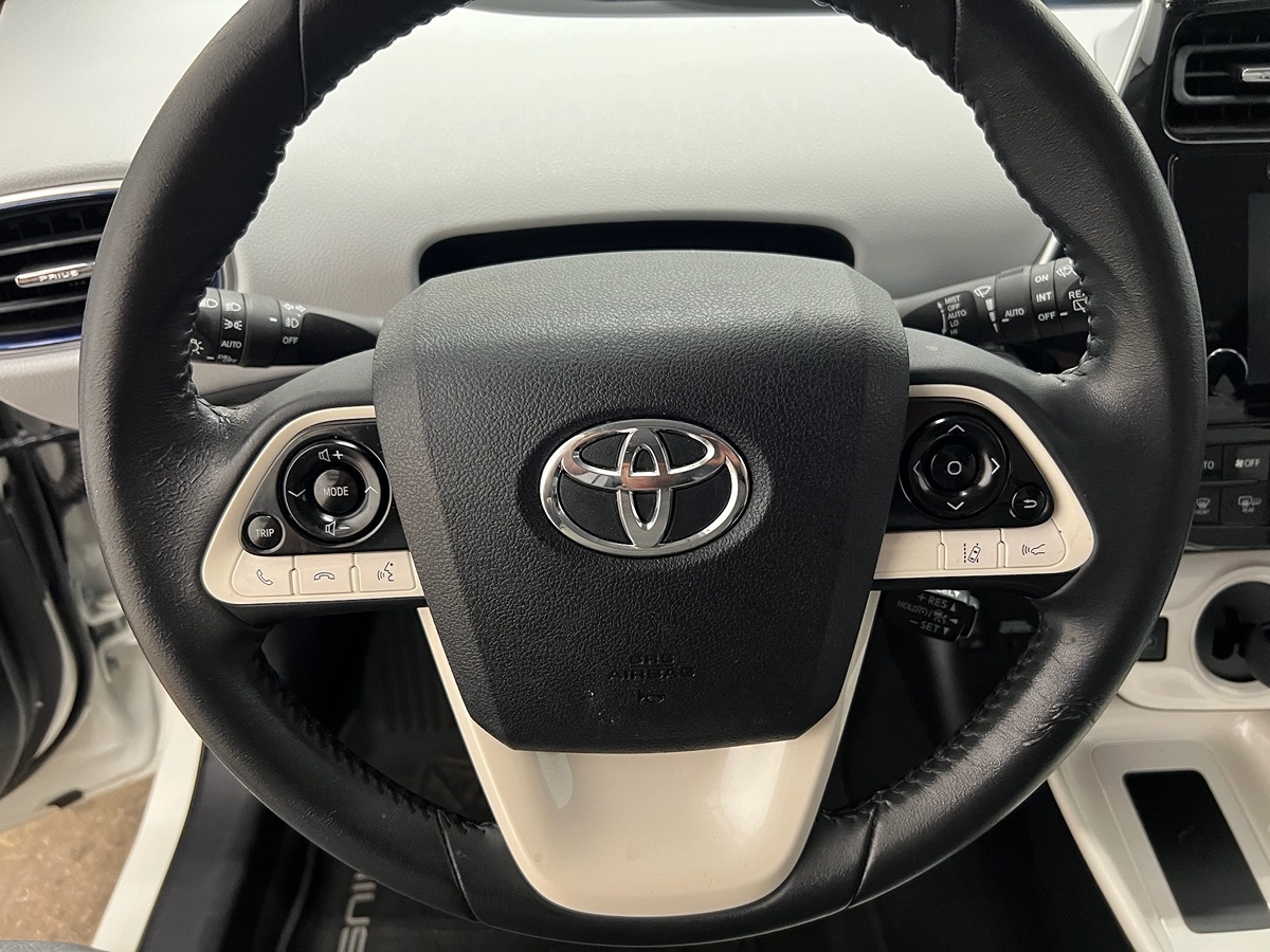 2017 Toyota Prius Four photo 7