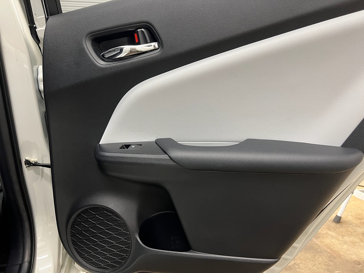 2017 Toyota Prius Four photo 8
