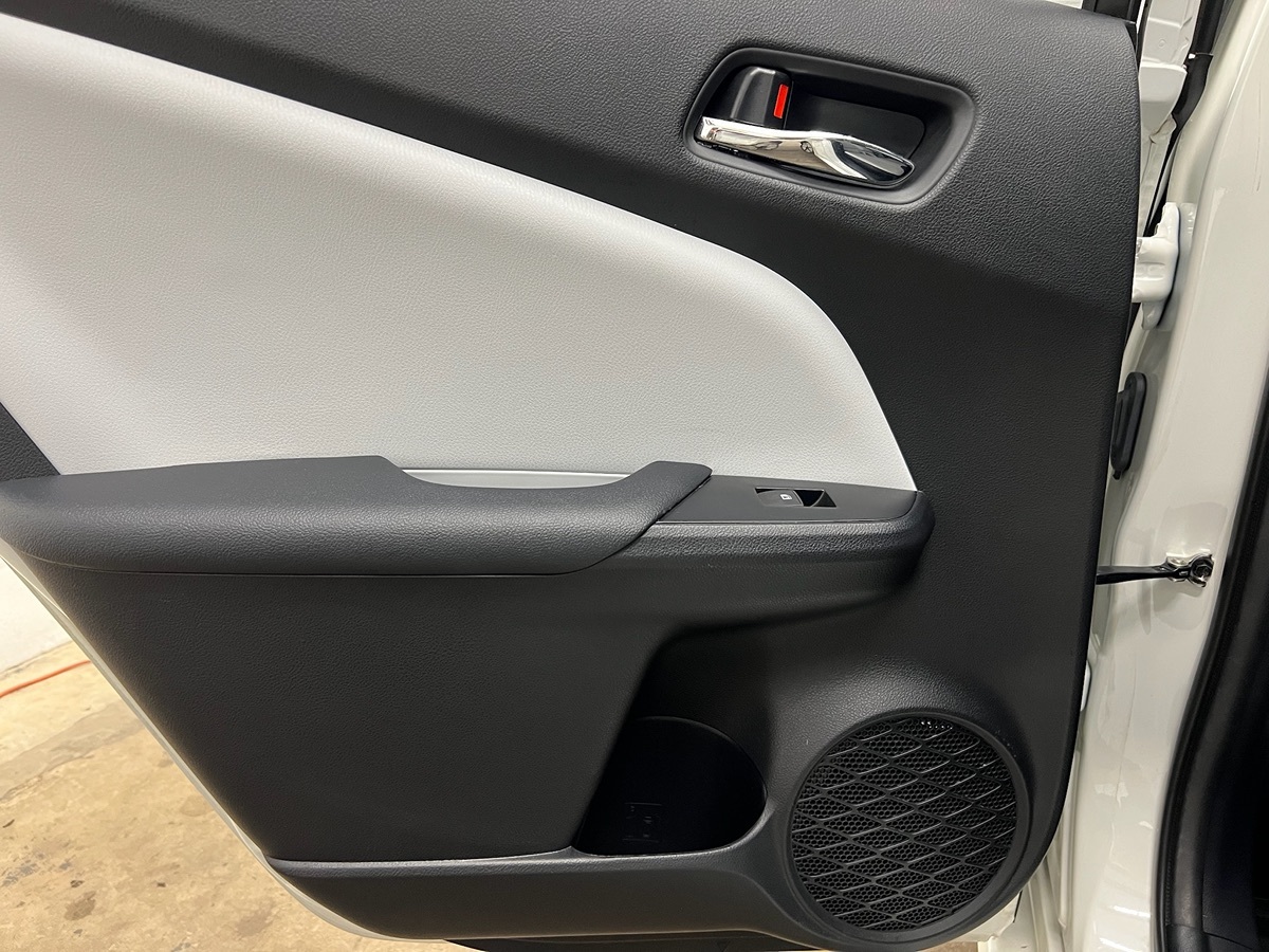 2017 Toyota Prius Four photo 9