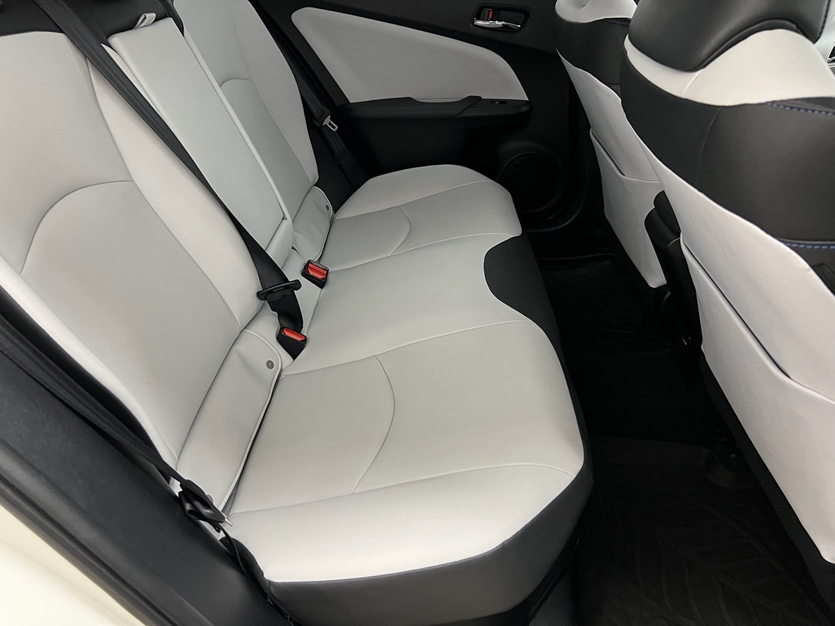 2017 Toyota Prius Four photo 10