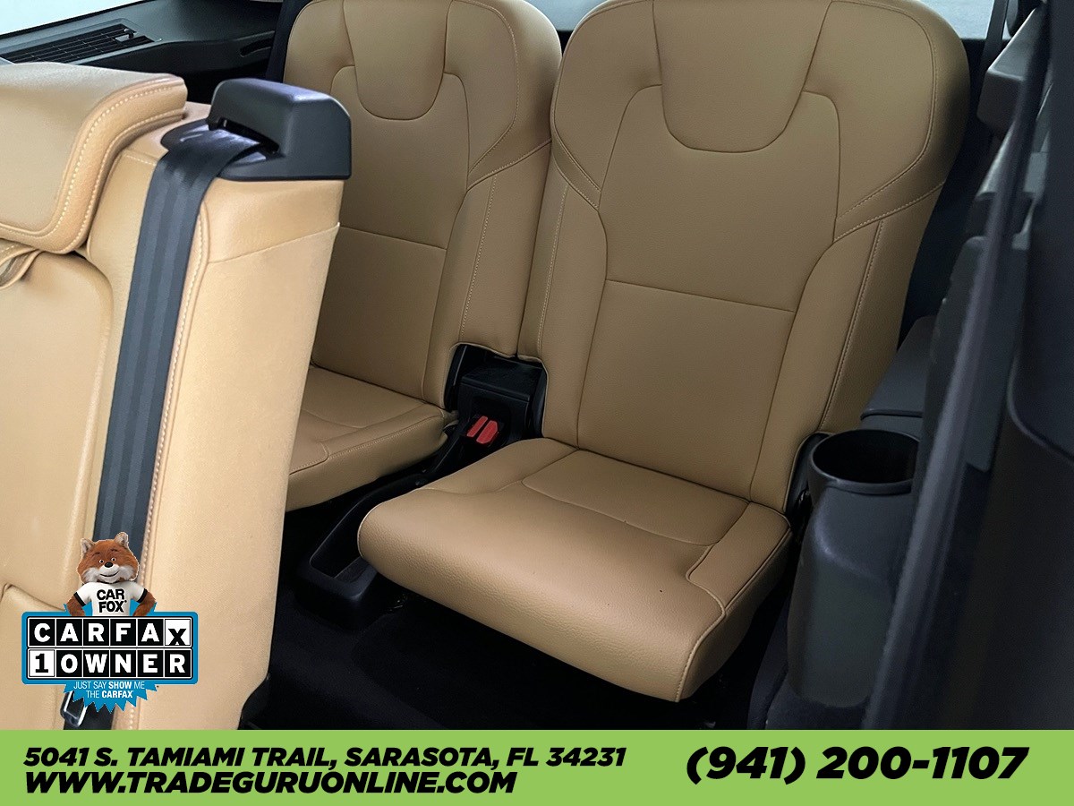 2016 Volvo XC90 T6 Momentum photo 12