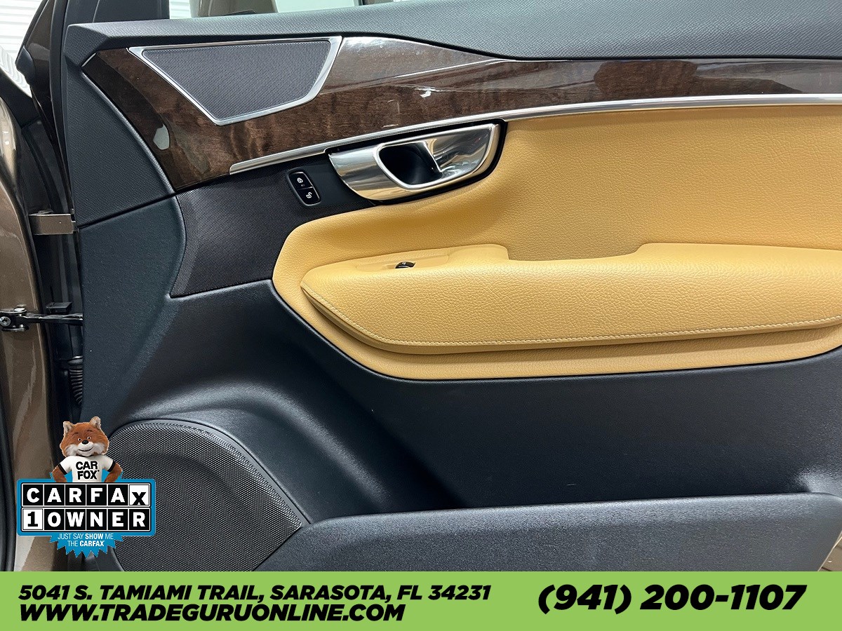 2016 Volvo XC90 T6 Momentum photo 15