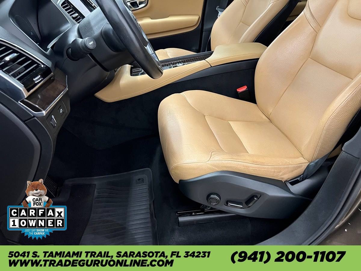 2016 Volvo XC90 T6 Momentum photo 9
