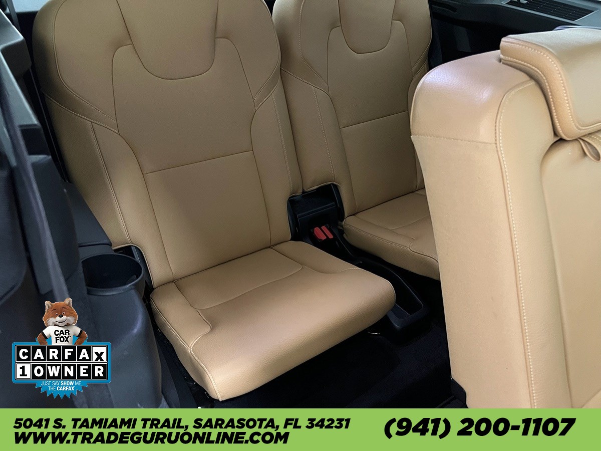 2016 Volvo XC90 T6 Momentum photo 17