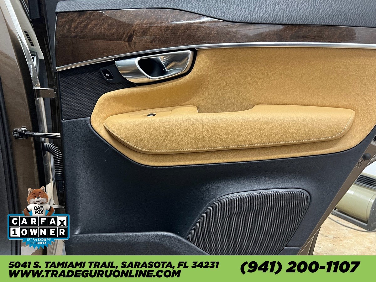 2016 Volvo XC90 T6 Momentum photo 22