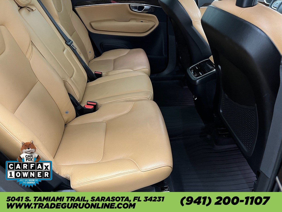 2016 Volvo XC90 T6 Momentum photo 11