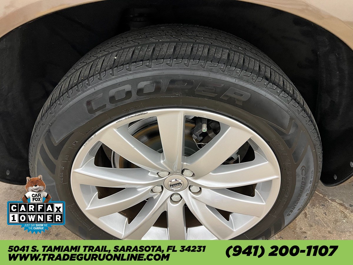 2016 Volvo XC90 T6 Momentum photo 27