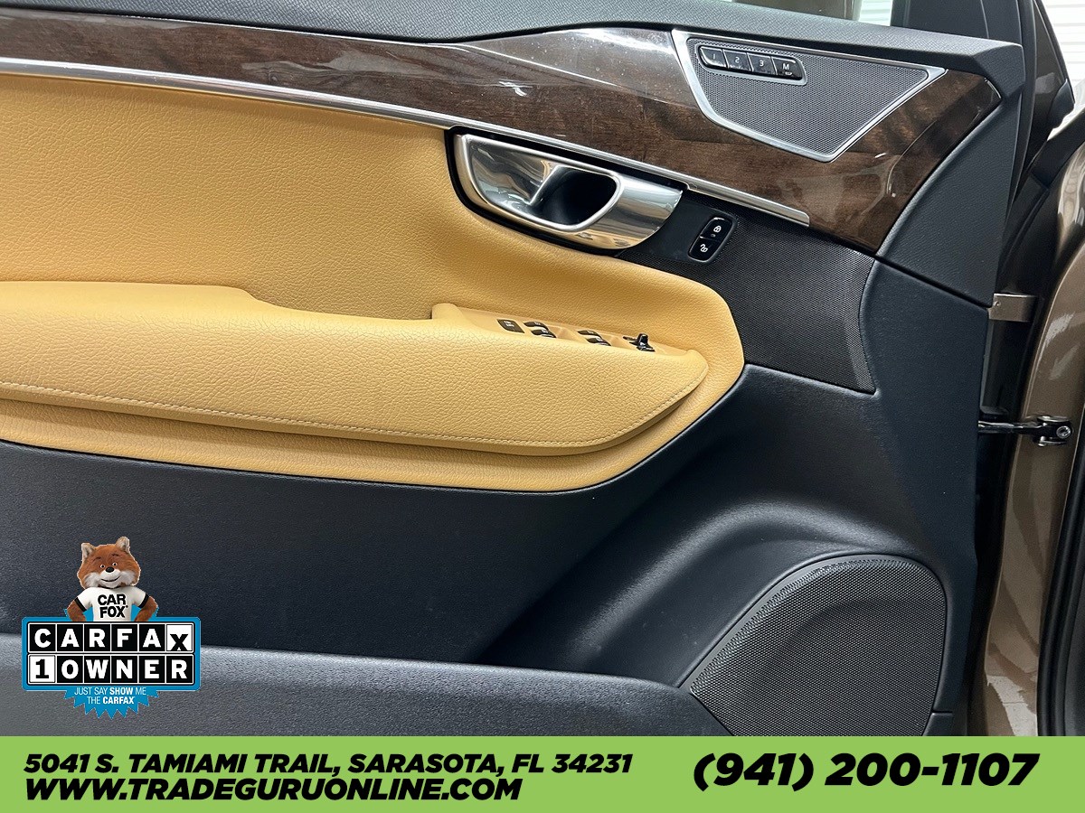 2016 Volvo XC90 T6 Momentum photo 25