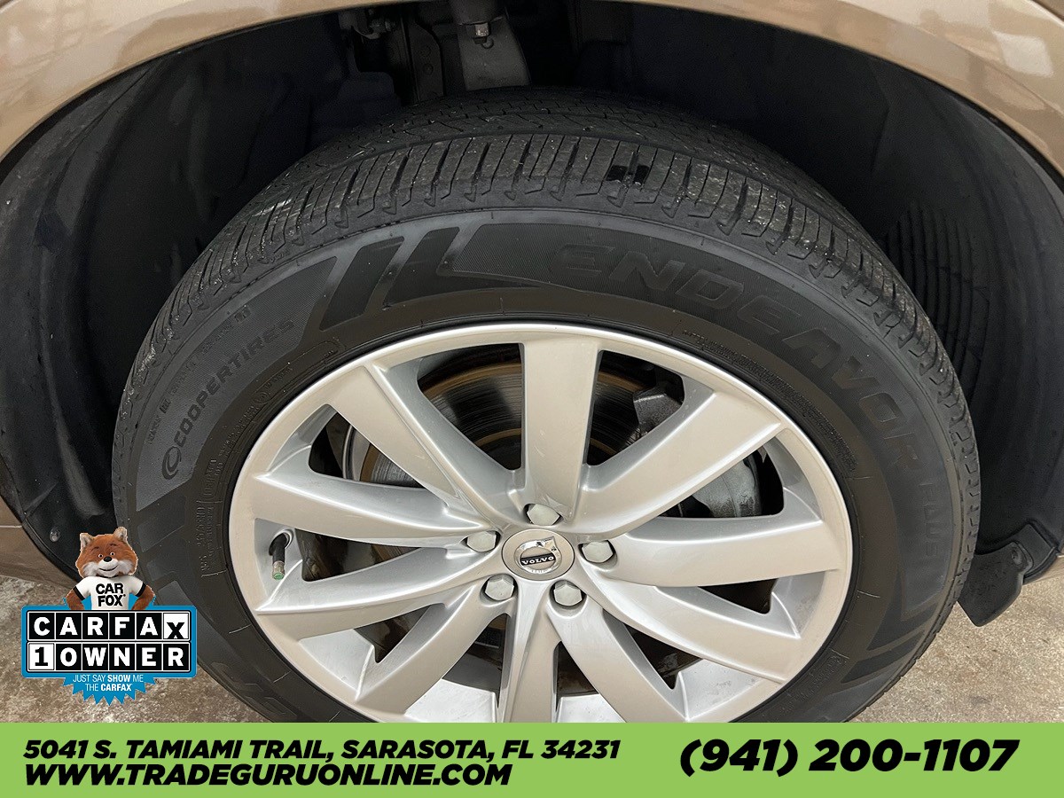 2016 Volvo XC90 T6 Momentum photo 28