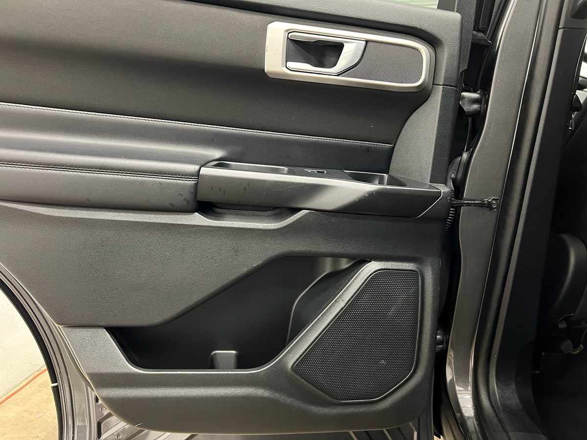 2020 Ford Explorer XLT photo 13