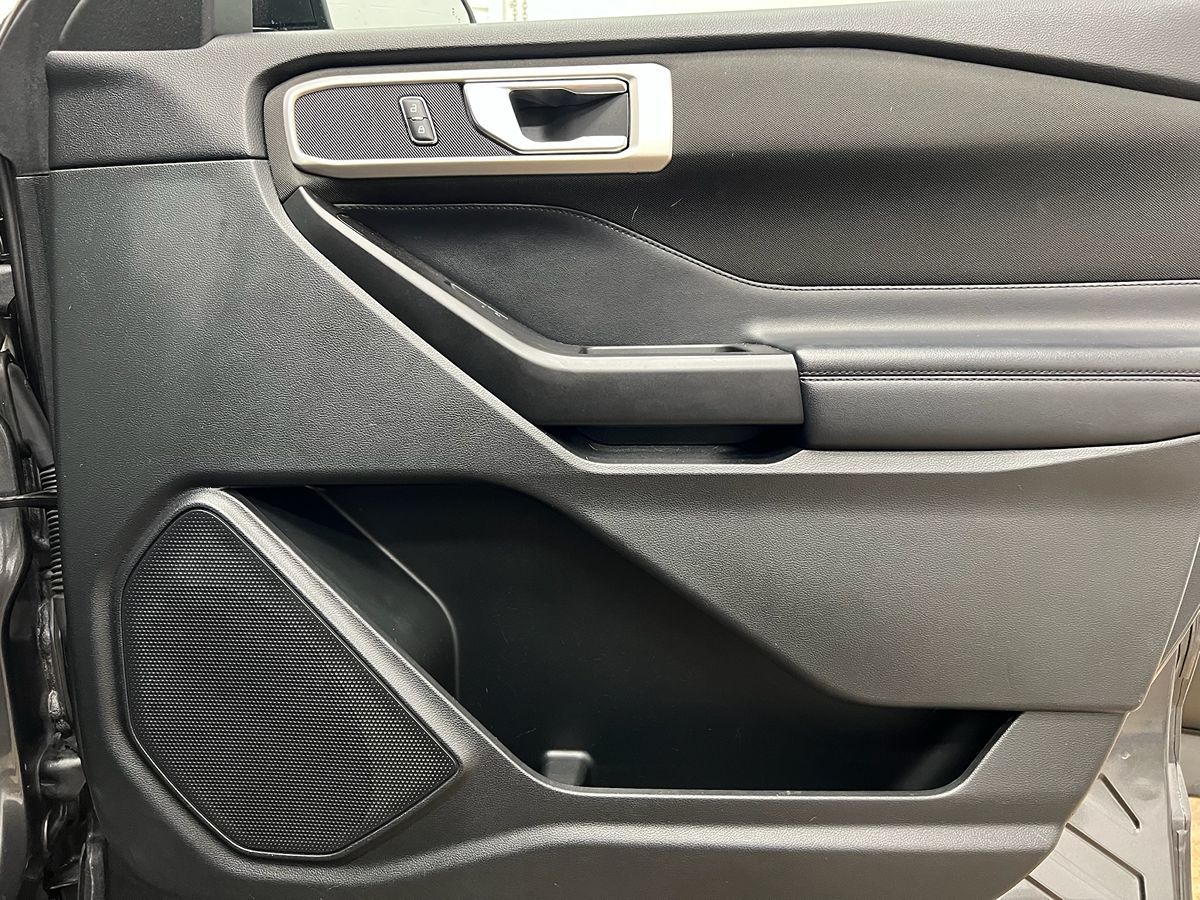 2020 Ford Explorer XLT photo 14