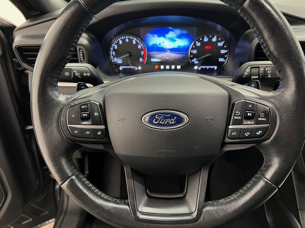2020 Ford Explorer XLT photo 21
