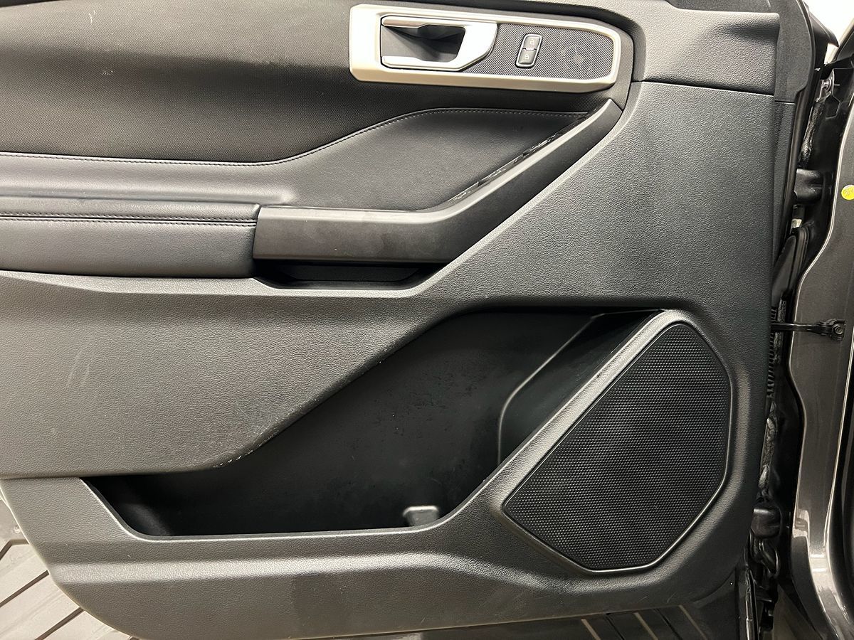 2020 Ford Explorer XLT photo 15