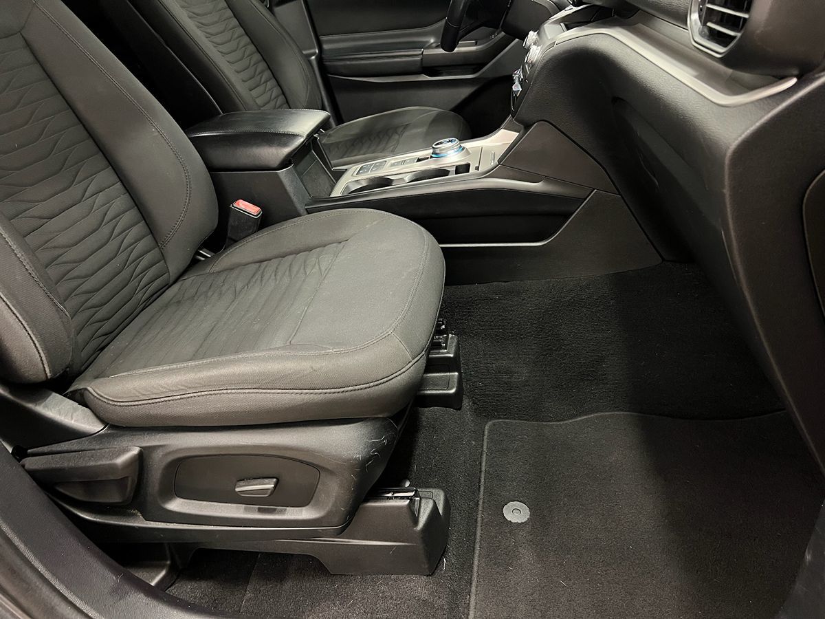 2020 Ford Explorer XLT photo 17