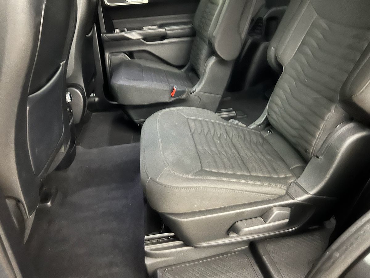 2020 Ford Explorer XLT photo 11