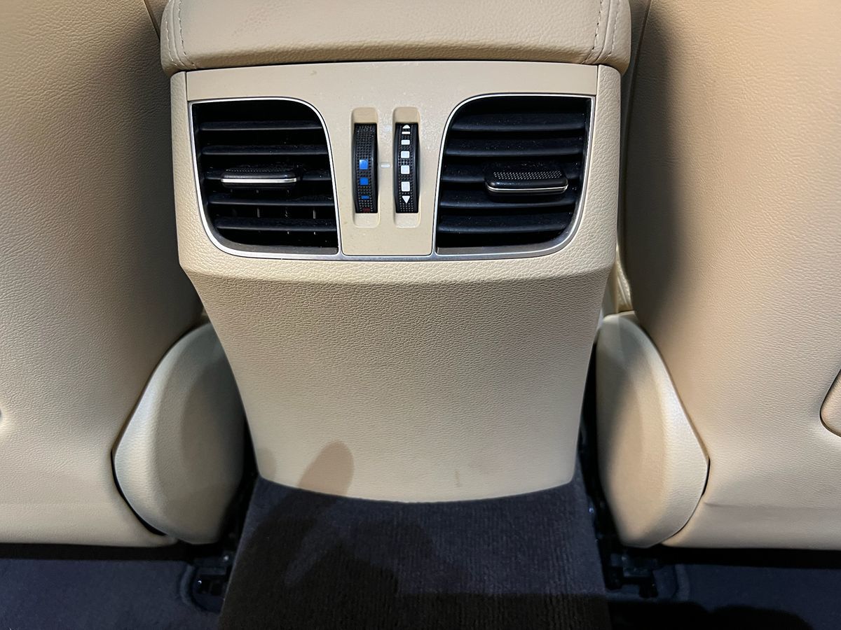 2015 Hyundai Genesis 3.8 photo 2